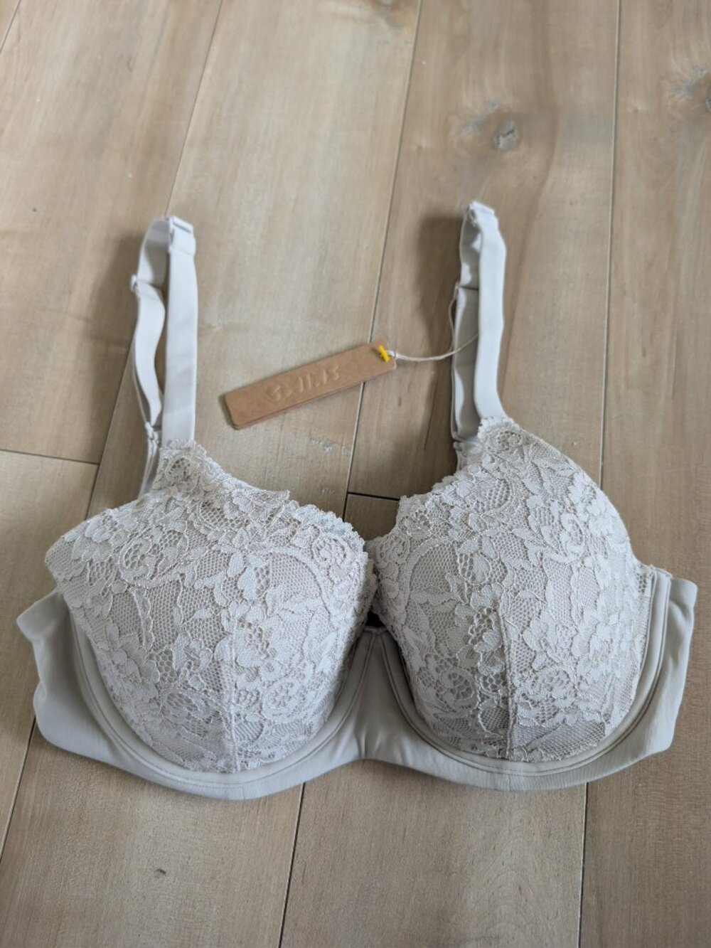 NWT SKIMS Fits Everybody Lace Full Coverage Lightly Lined Bra Stone 36B